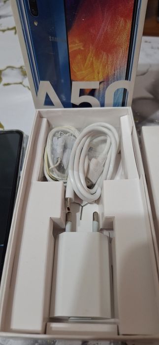 Продам Самсунг бу А50