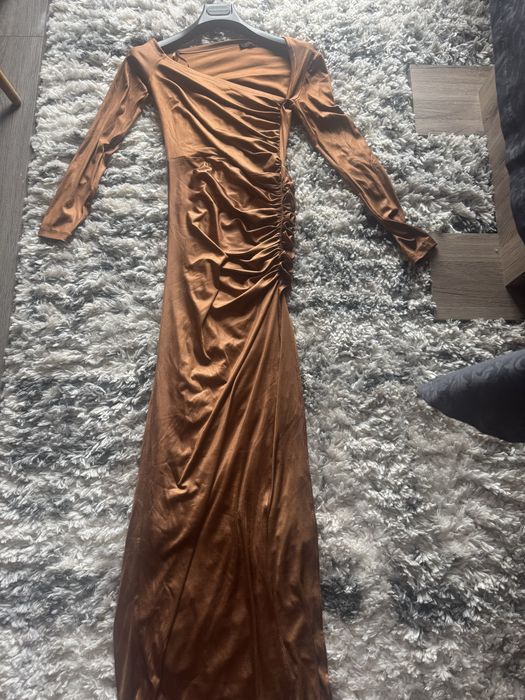 Рокля Cliche reborn в актуалния цвят за сезона за офицален повод