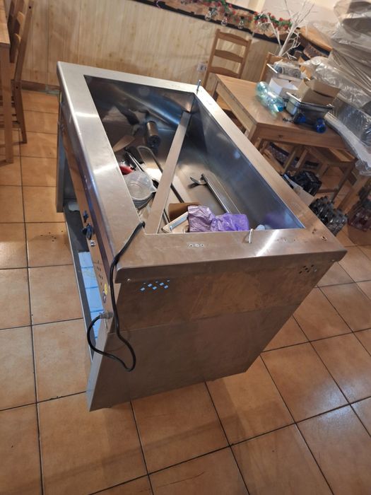 Vitrina  calda   Bain Marie second-hand  cu protecția din geamuri !
