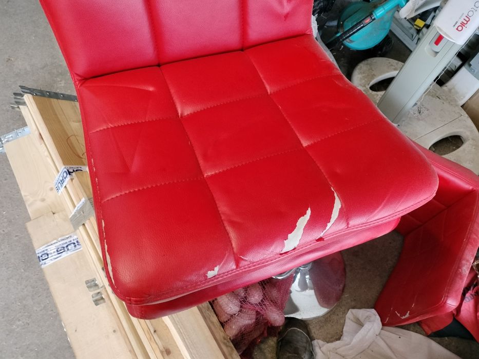 Scaun cu picior pentru bar sau altele.