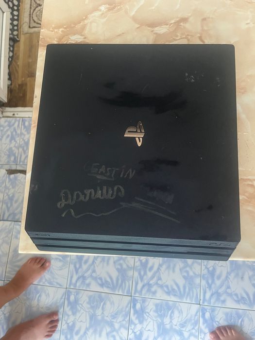Ps 4 Playstion4 pro putin folosit  fara manete de ace l-am lasat la prețul publicat