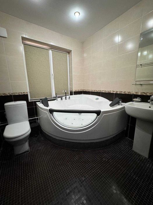 Садыка Азимова 3/3/5 90м2 посольство Японии