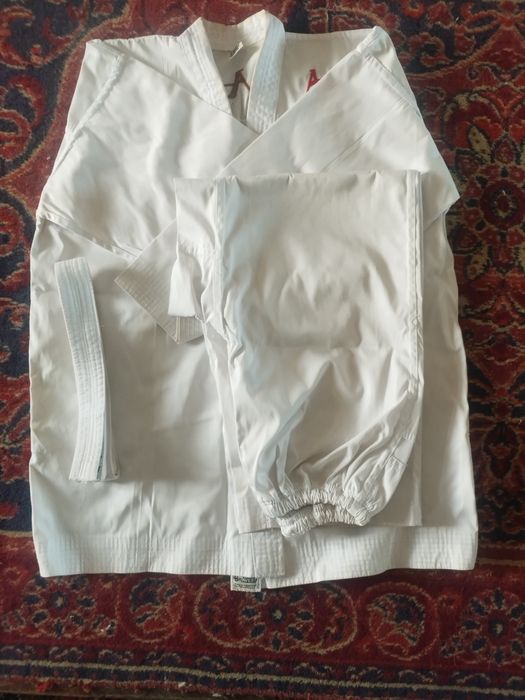 Karate kiyim 1 marta kiyilgan