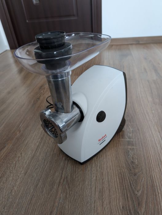 Mașină de tocat carne Tefal HV4 2000W – stare excelent