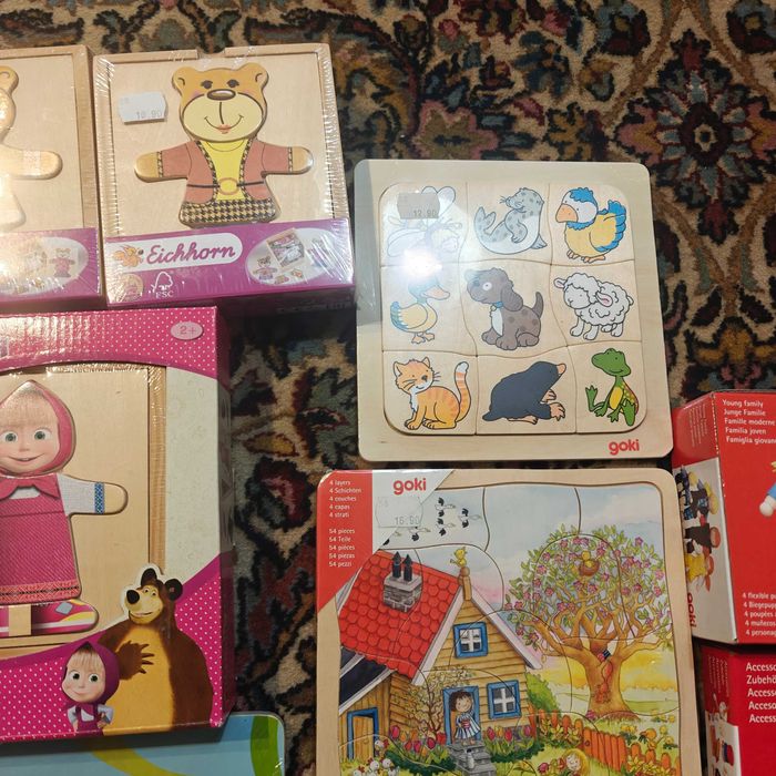 Комплект нови запечатани дървени играчки. Пъзели влакчета кукли.