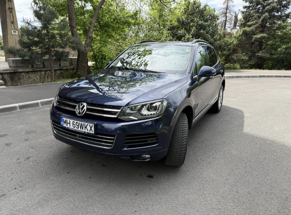 VOLKSWAGEN Touareg