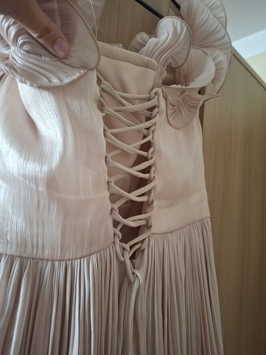 Rochie elegantă, purtată o singură dată, stare impecabilă, fără defecte.Detalii în privat.