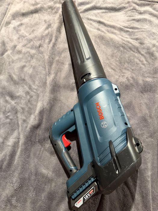 Bosch suflanta pe acumulatori