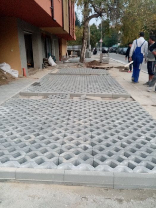 Редене на гранитен и бетонен паваж,бордюри,парко елементи