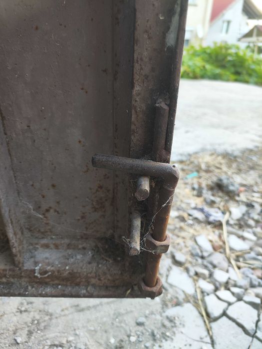 Метална гаражна врата - две крила