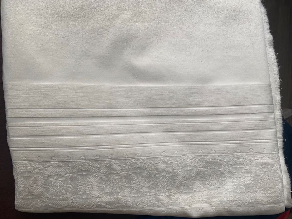 Ткань плотная на скатерть 3 метра.