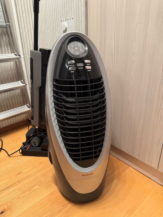 Очиститель воздуха Honeywell CS10XE серый