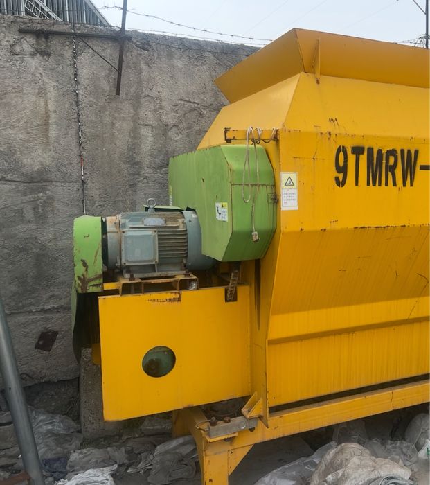 Продаю горизонтольный кормосмеситель