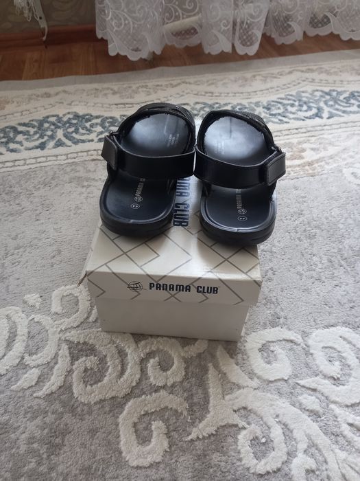 Продаётся мужская летняя обувь.