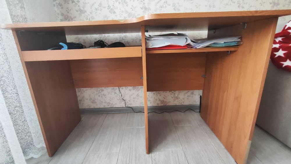 Продам компьютерный стол