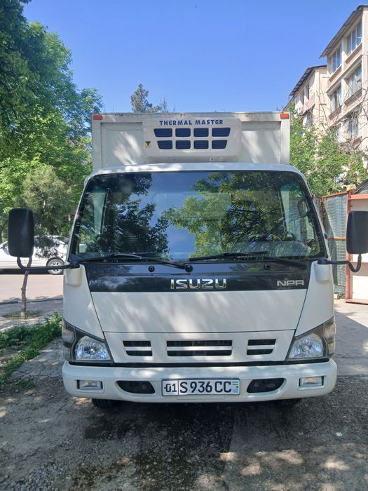 Isuzi npr  Рефрижератор