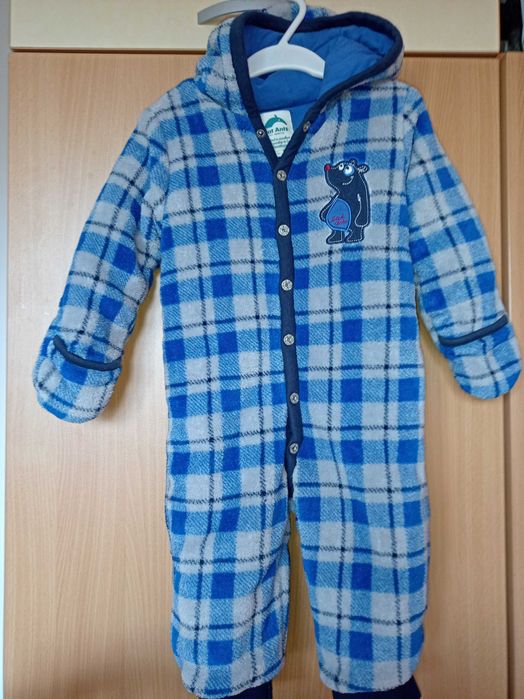 Плюшен космонавт за момче на 1 г. 80 размер 2 бройки.