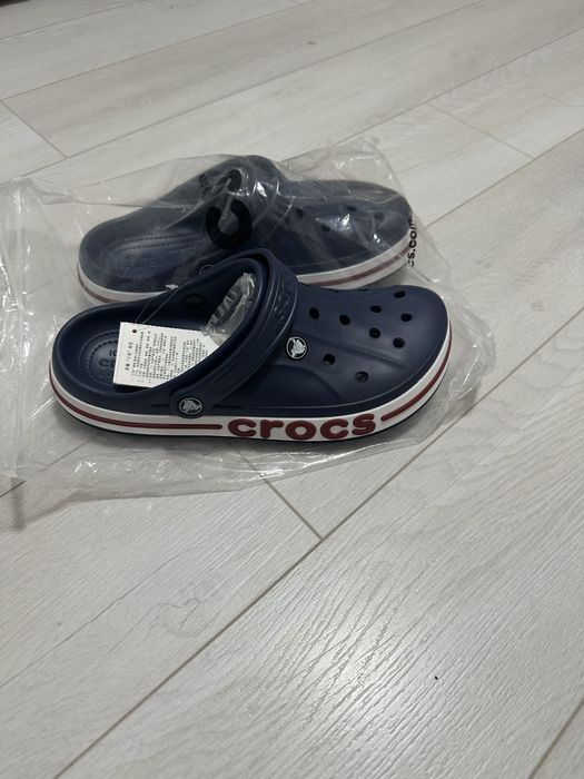 Crocs - кроксы.