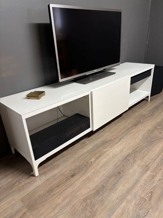 Comoda TV Alba pal modernă