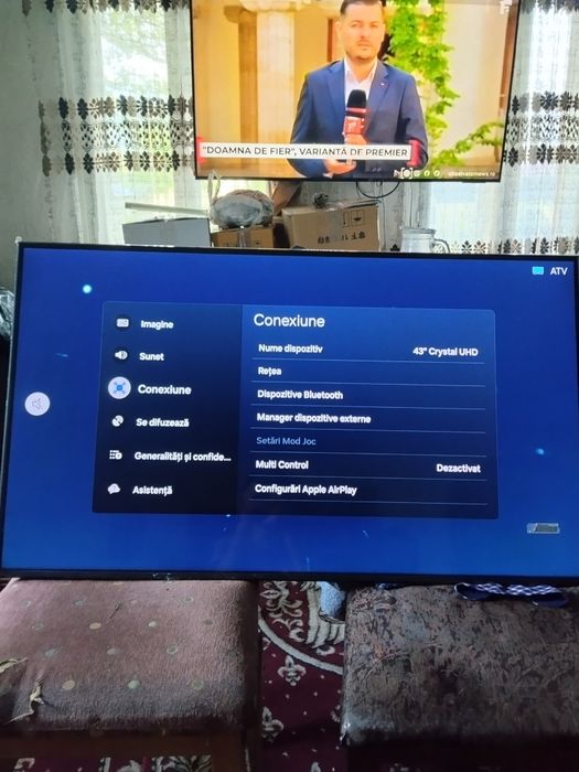 Vând tv Smart Samsung perfect functionabil are folie de protecție ,Bluetooth, YouTube etc mai multe detalii în privat
