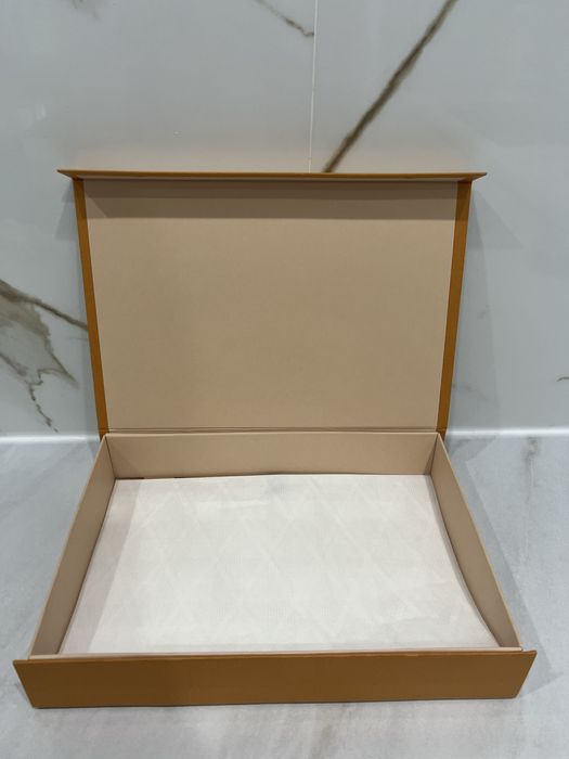 Коробка Louis Vuitton