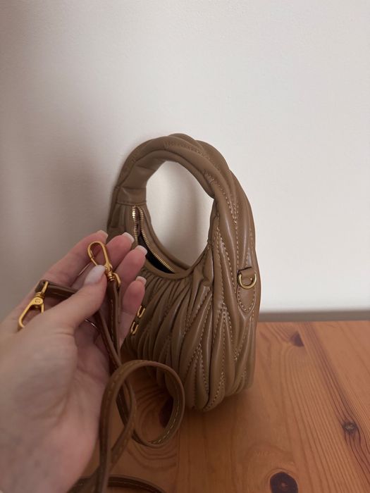 Geanta miu miu de mana/umar