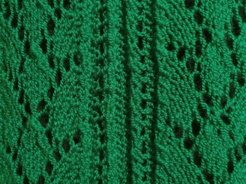 Вязаный пуловер ручной работы