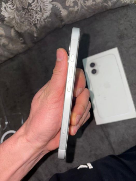 Айфон 16, акб 100%