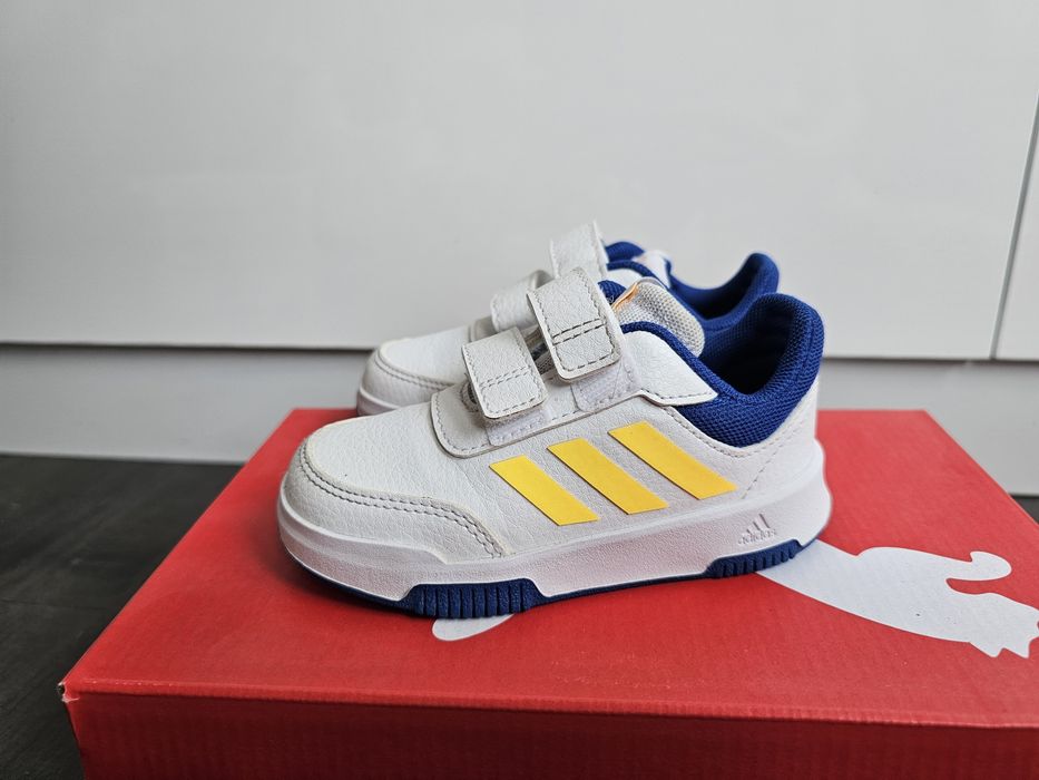 Маратонки Adidas 24 номер
