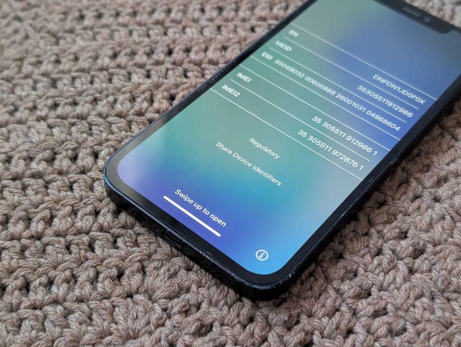 iPhone 12 DEFECT pt piese (display,bateria are doar 202 incarcari) etc