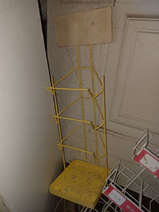 Полки, стеллажи.