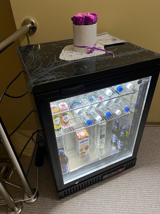 Vitrina minibar cu led