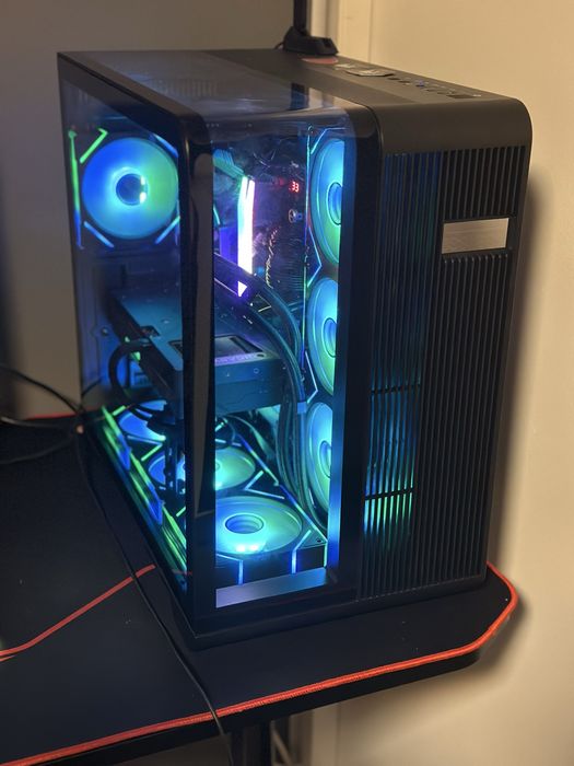 Pc gaming cu I7 13700K RTX 4070 S Eagle OC