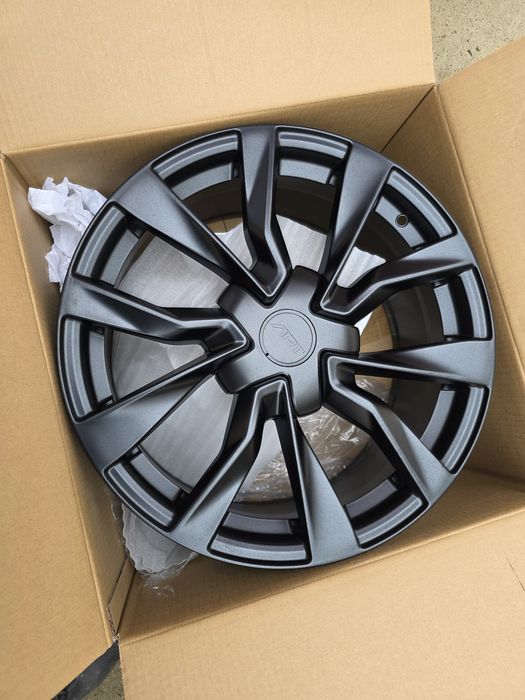 Jante de aliaj pentru  Tesla pe 18  marca silver line