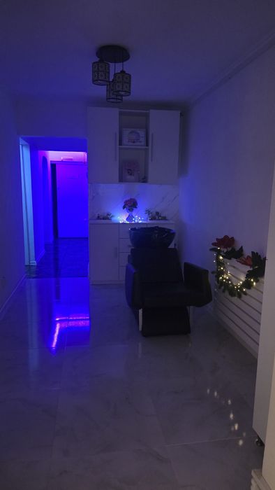 Închiriez post coafor