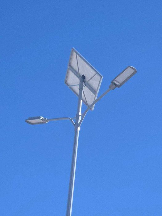 BLUE CARBON quyosh panelli LED projektorlari.