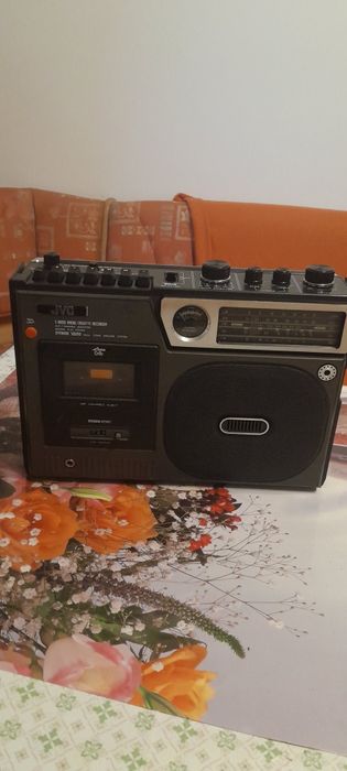 Radio casetofon jvc vintage impecabil