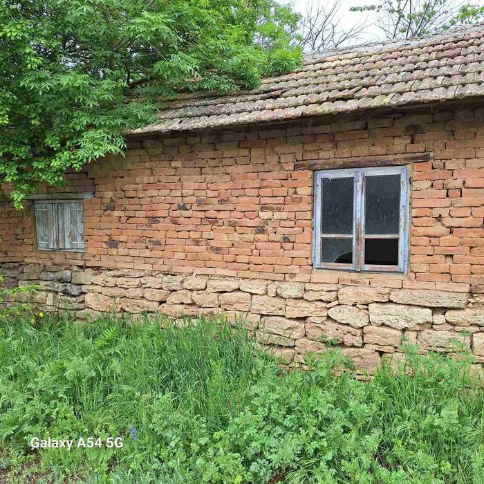 Къща за основен ремонт в Сираково