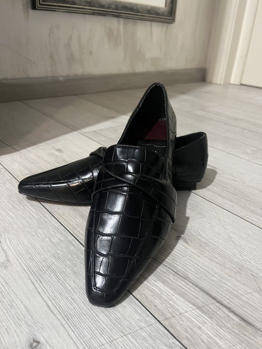 Pantofi Zara,cu varf ascutit