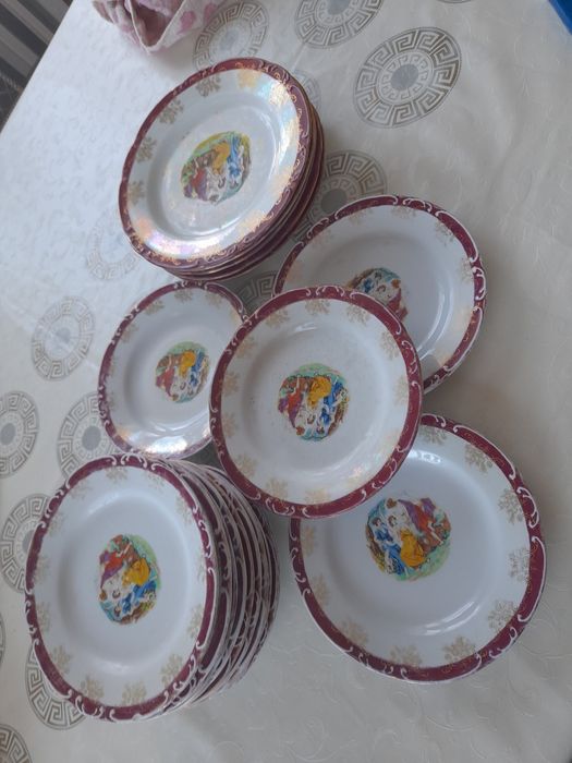 Продам тарелки разные