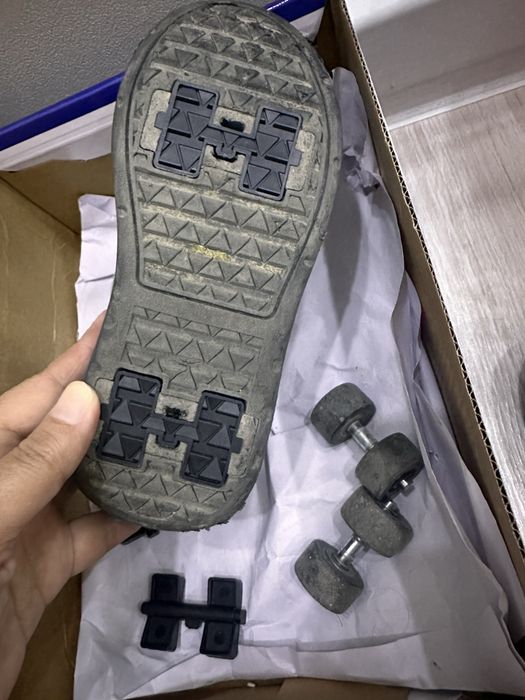 Ролик кроссовка сатылады