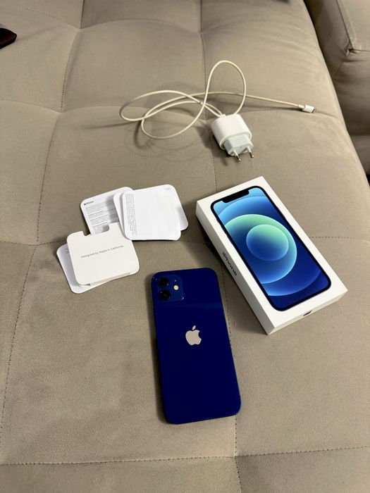 Продавам iphone 12 цвят син 128