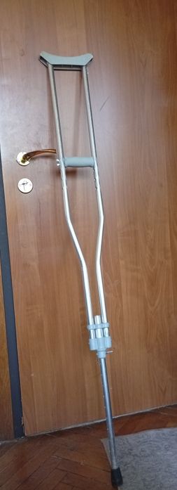 Продавам патерици