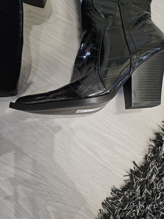 Лачени чизми до коляното