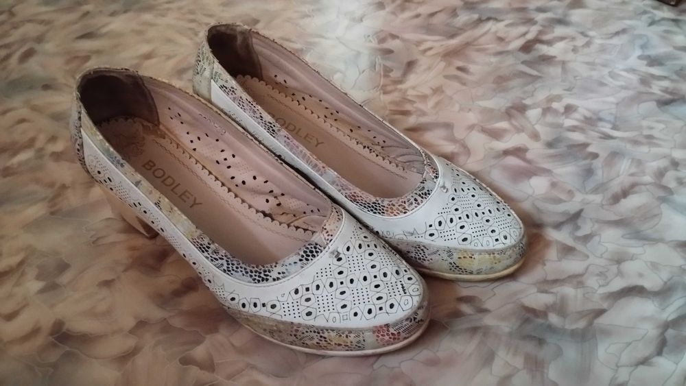 Продаём обувь за 2 тысячи