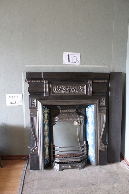 Антикварна камина от XVII век