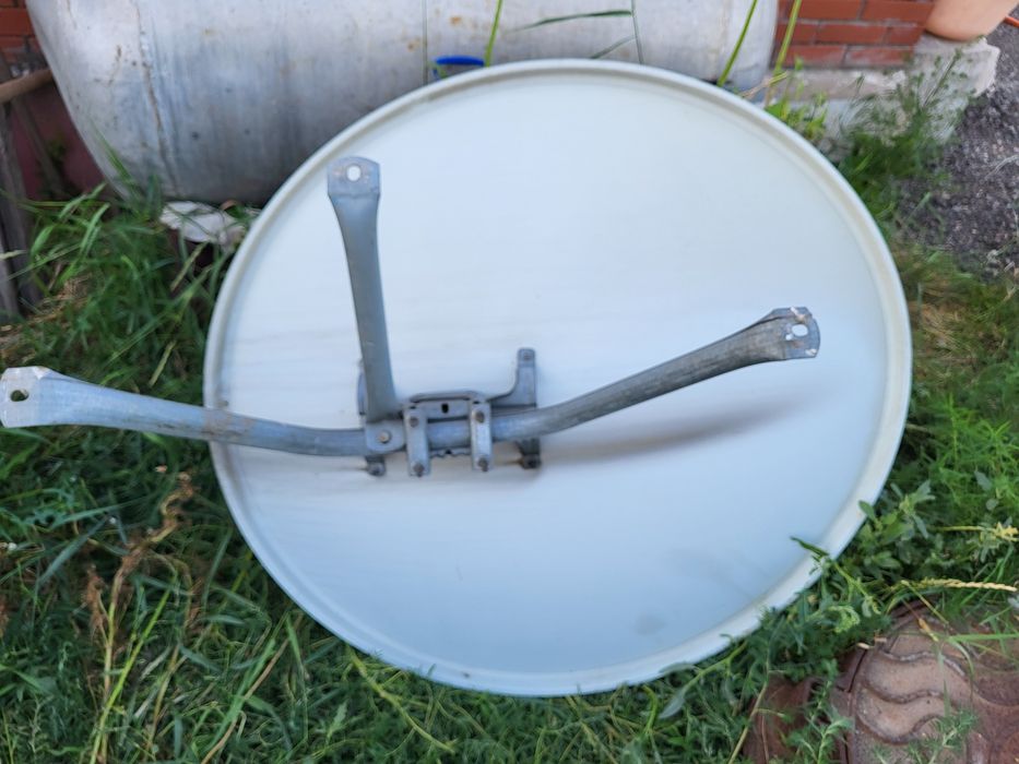 Спутниковая тарелка