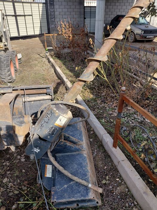 Траншея копатель и яма бур на бобкэт