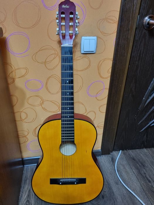 Klassik gitara Bellucci.