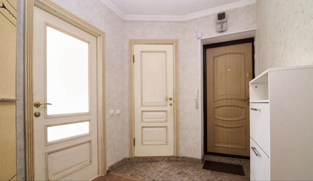 Продам трехкомнатную квартиру